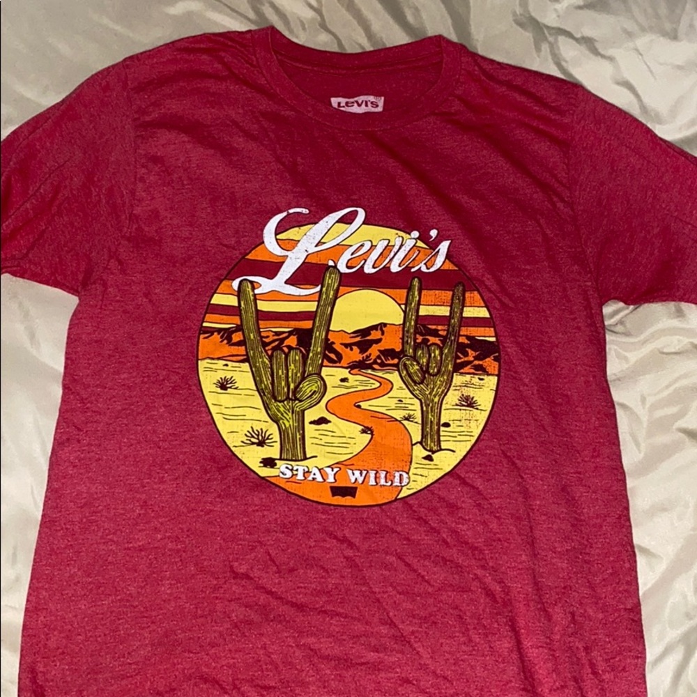 Levi’s Tee - Picture 1 of 2